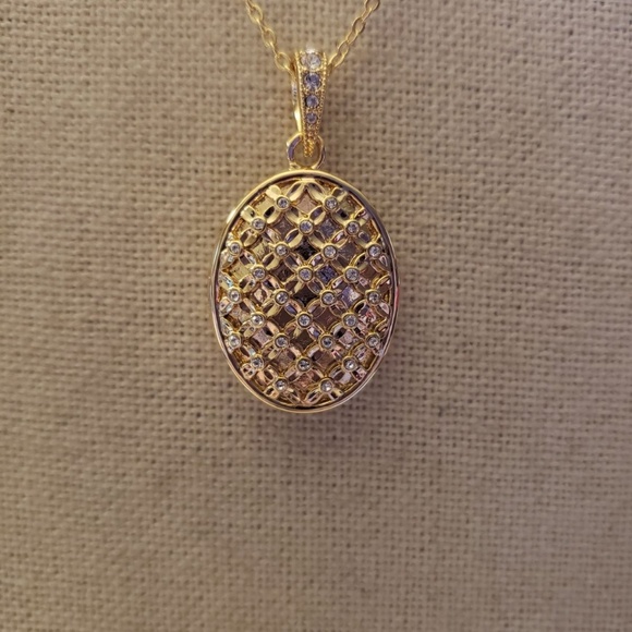 Necklace Locket And Chain Nwt